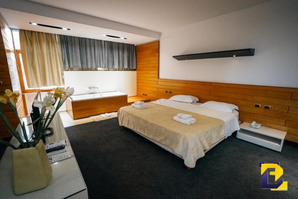 Hotel Bermon Tirana Exterior photo