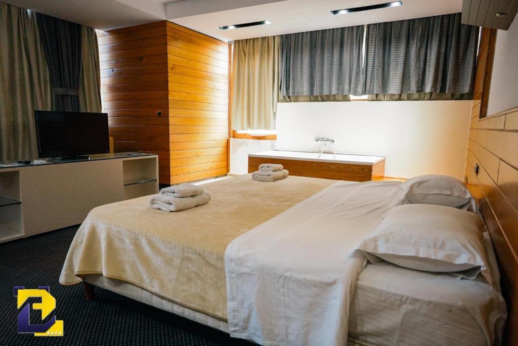 Hotel Bermon Tirana Exterior photo