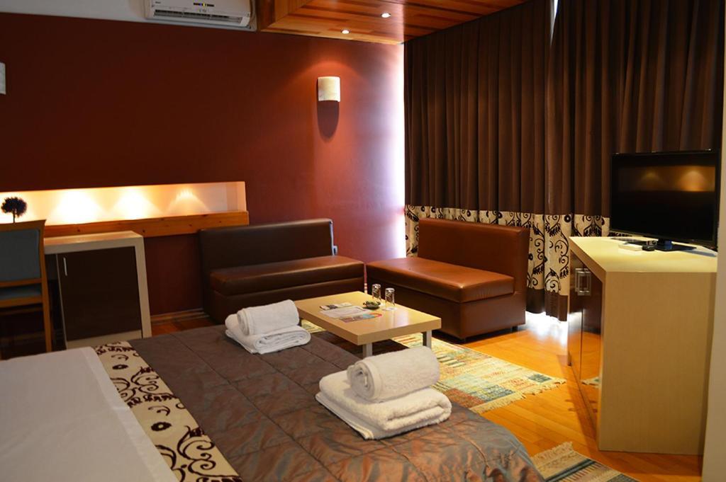 Hotel Bermon Tirana Exterior photo
